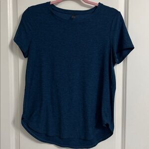 Beyond Yoga Featherweight On the Down Low Tee Size Medium